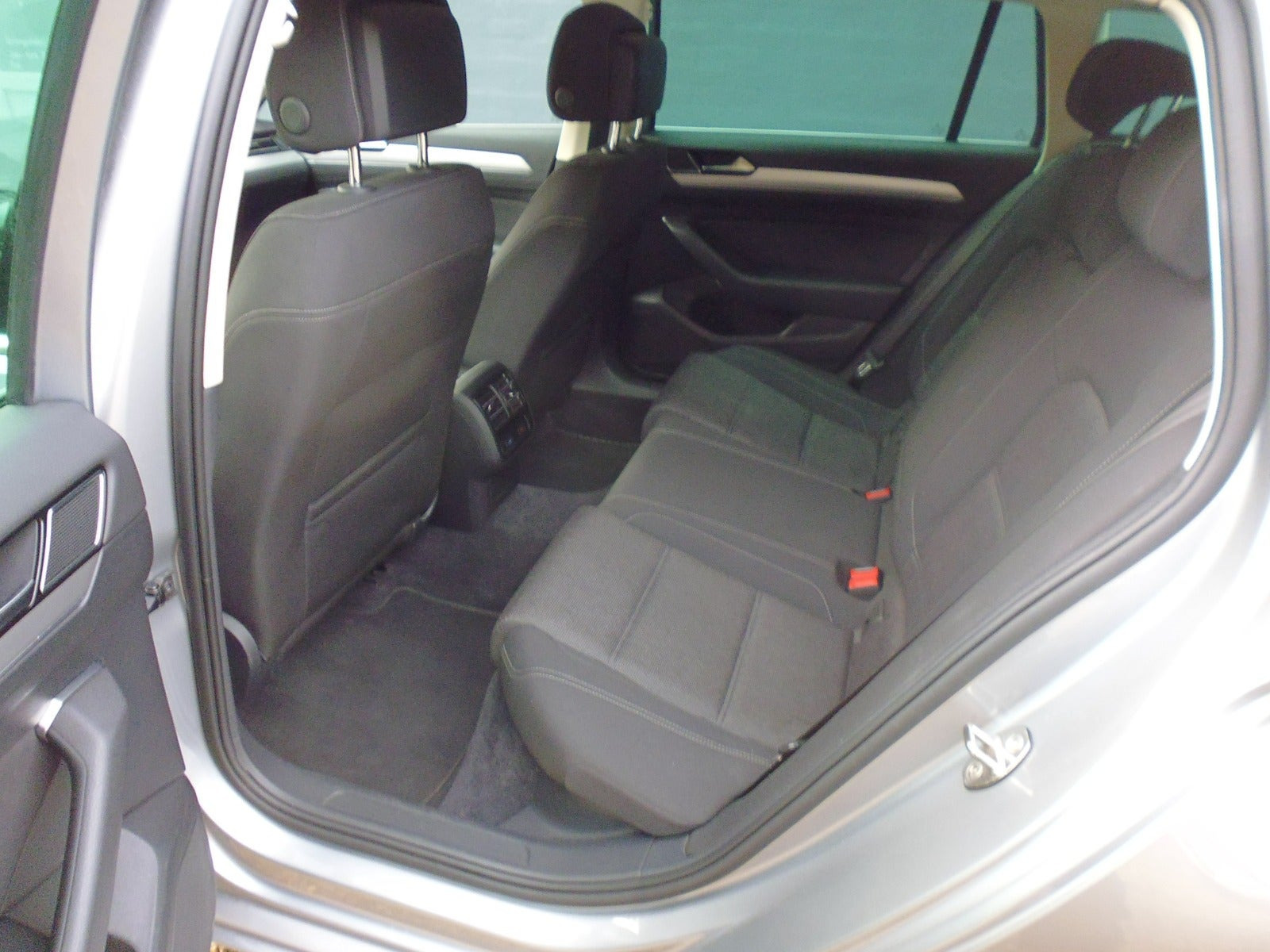 Sølv VW Passat fra 2018