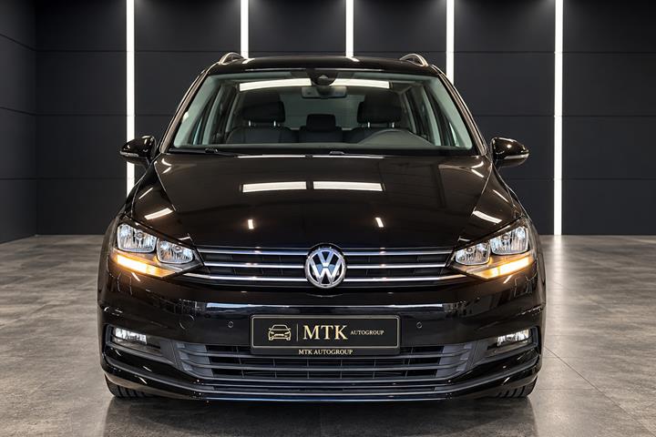 Sort VW Touran fra 2018