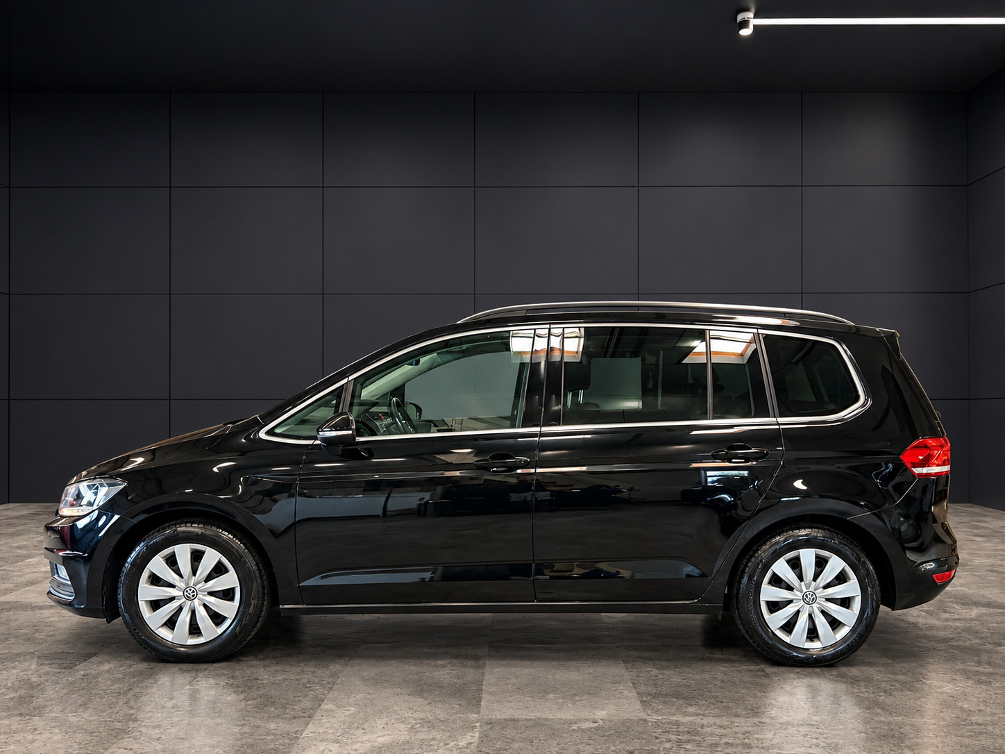 Sort VW Touran fra 2018