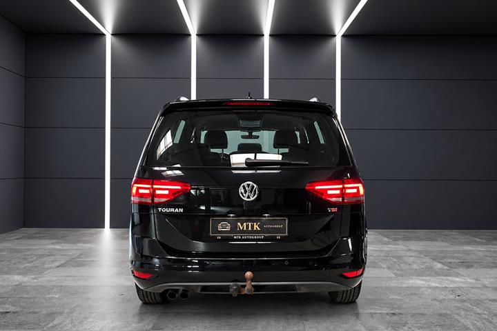 Sort VW Touran fra 2018