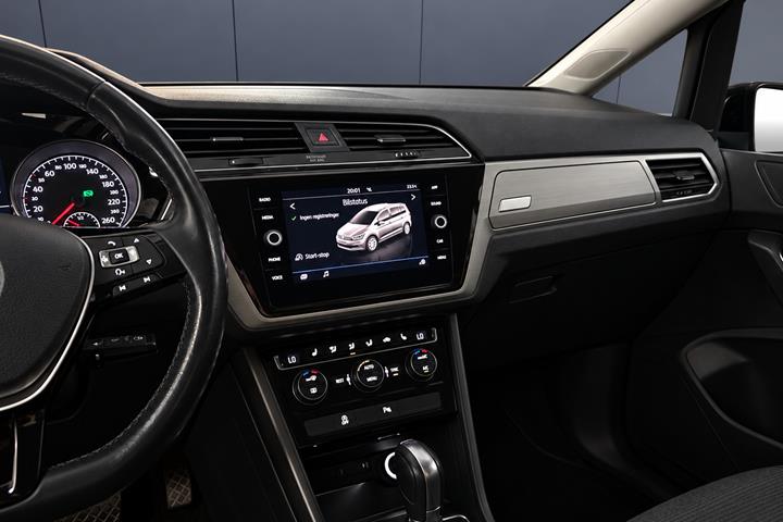 Sort VW Touran fra 2018