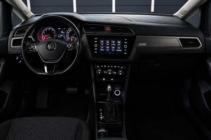 Sort VW Touran fra 2018