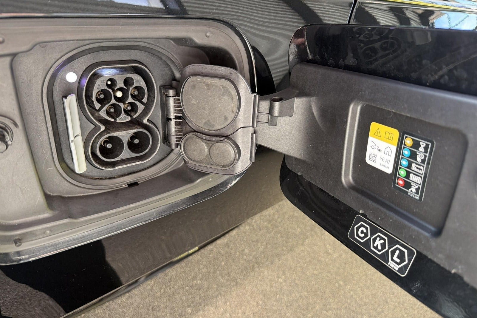 Sort BMW i4 fra 2023