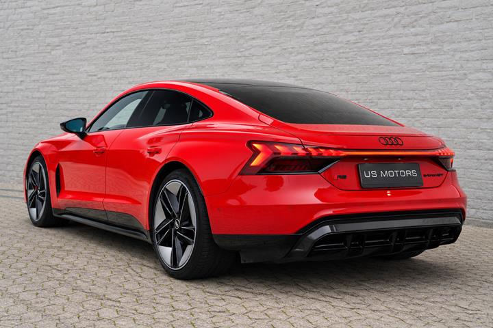 Rød Audi RS e-tron GT fra 2021