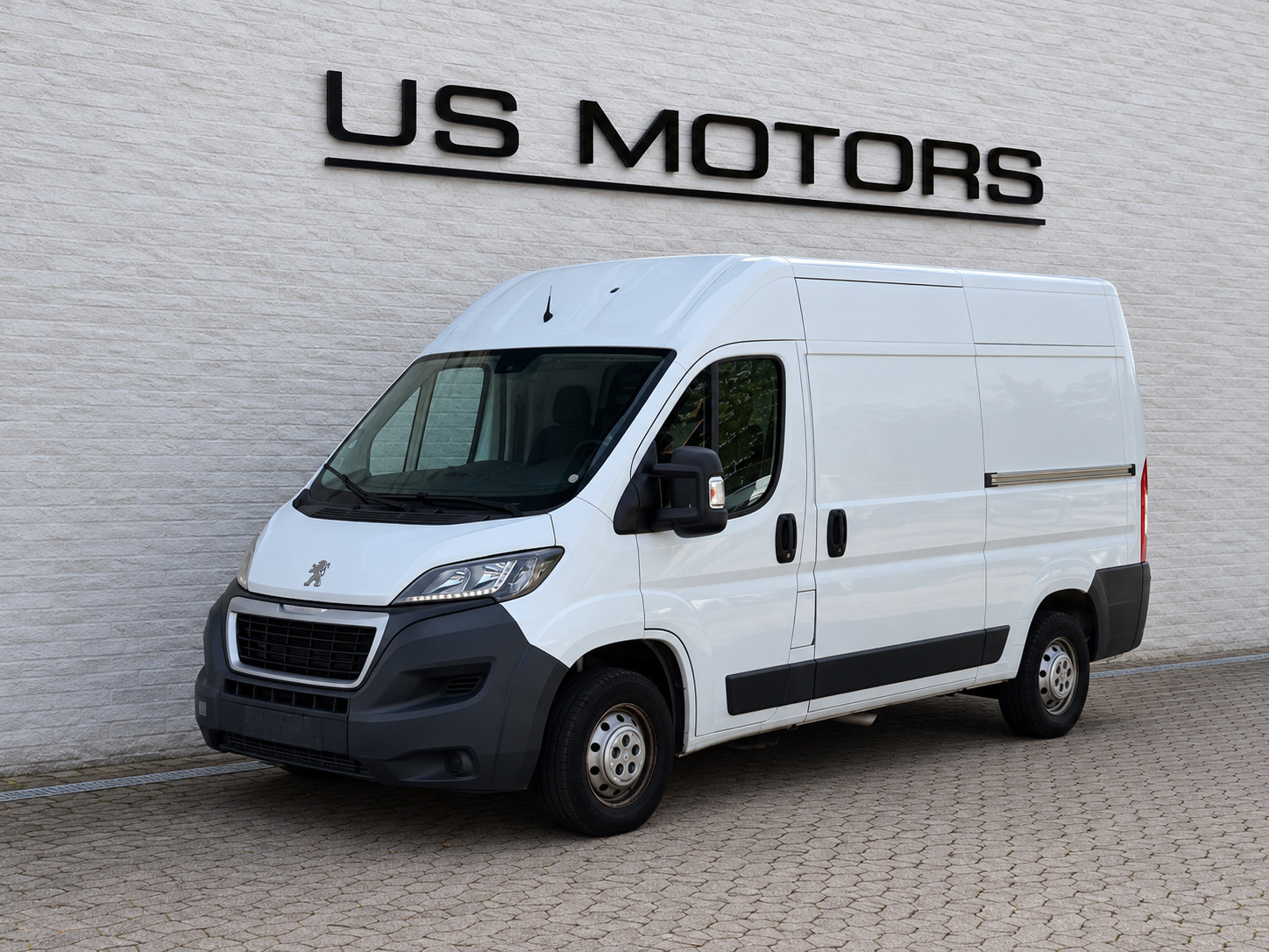 Peugeot Boxer 330 2,2 BlueHDi 140 L2H2 Premium