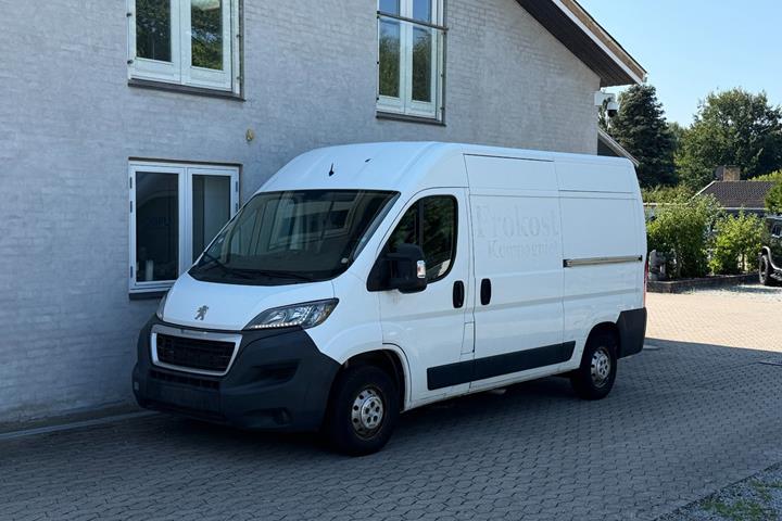 Rød Peugeot Boxer 330 fra 2020