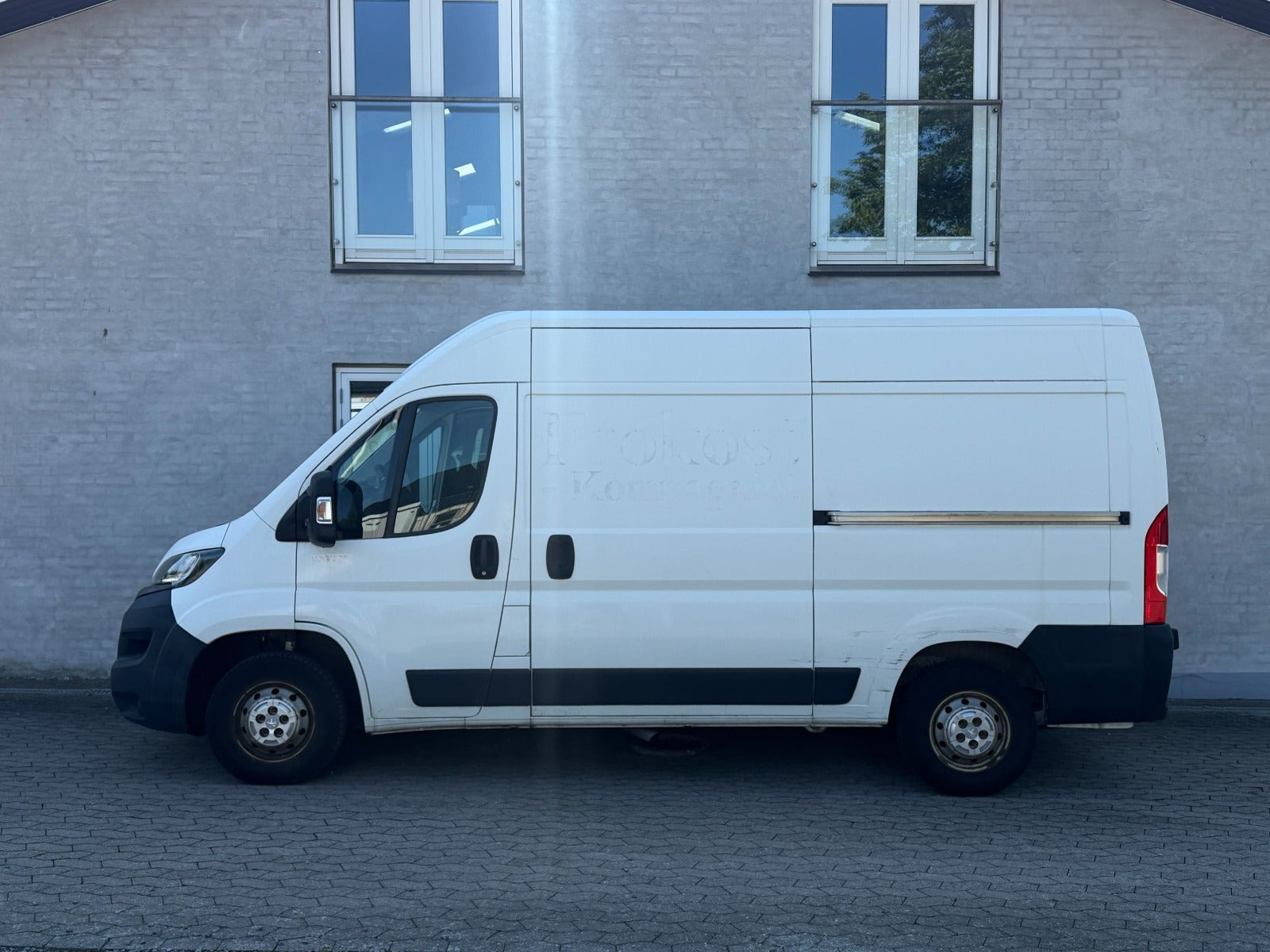 Rød Peugeot Boxer 330 fra 2020