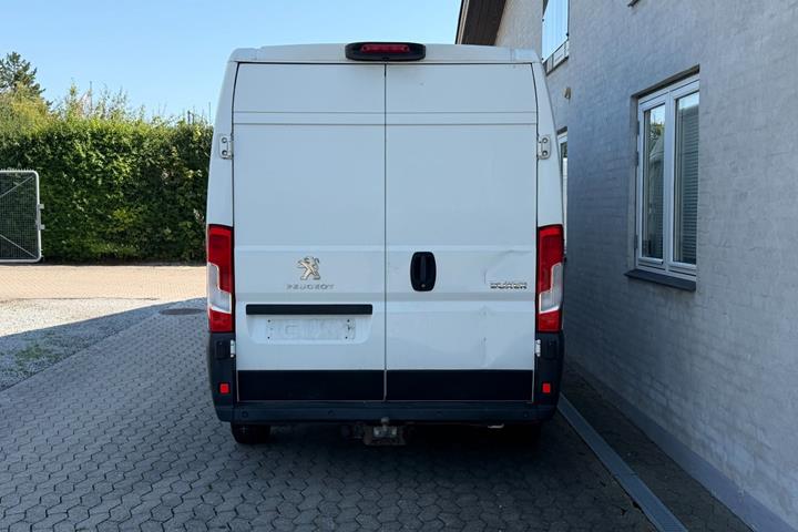 Rød Peugeot Boxer 330 fra 2020