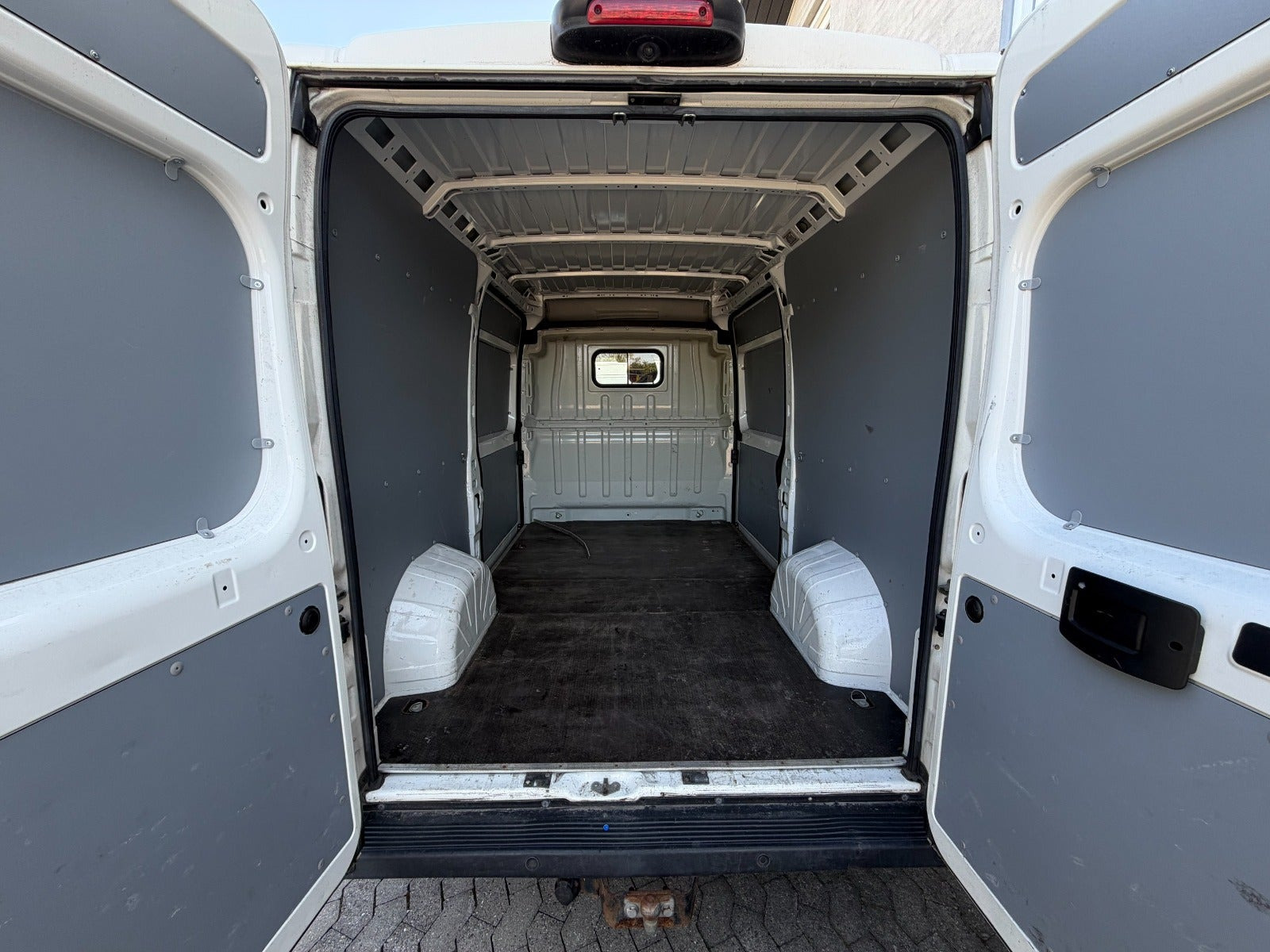 Rød Peugeot Boxer 330 fra 2020