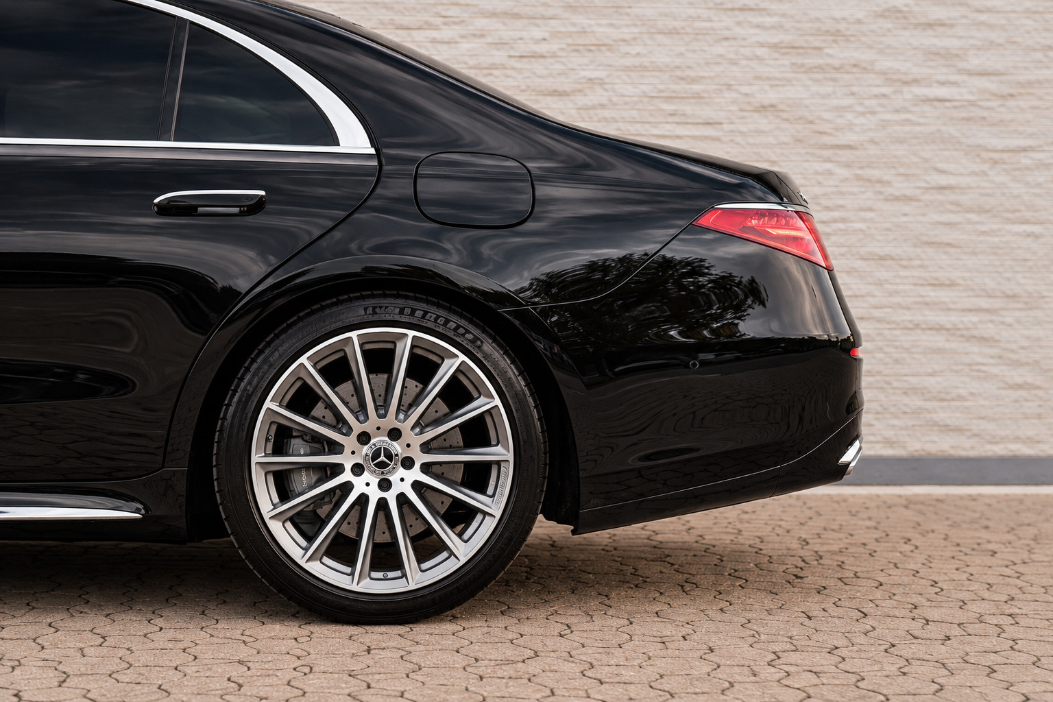 Sort Mercedes S580 e fra 2021