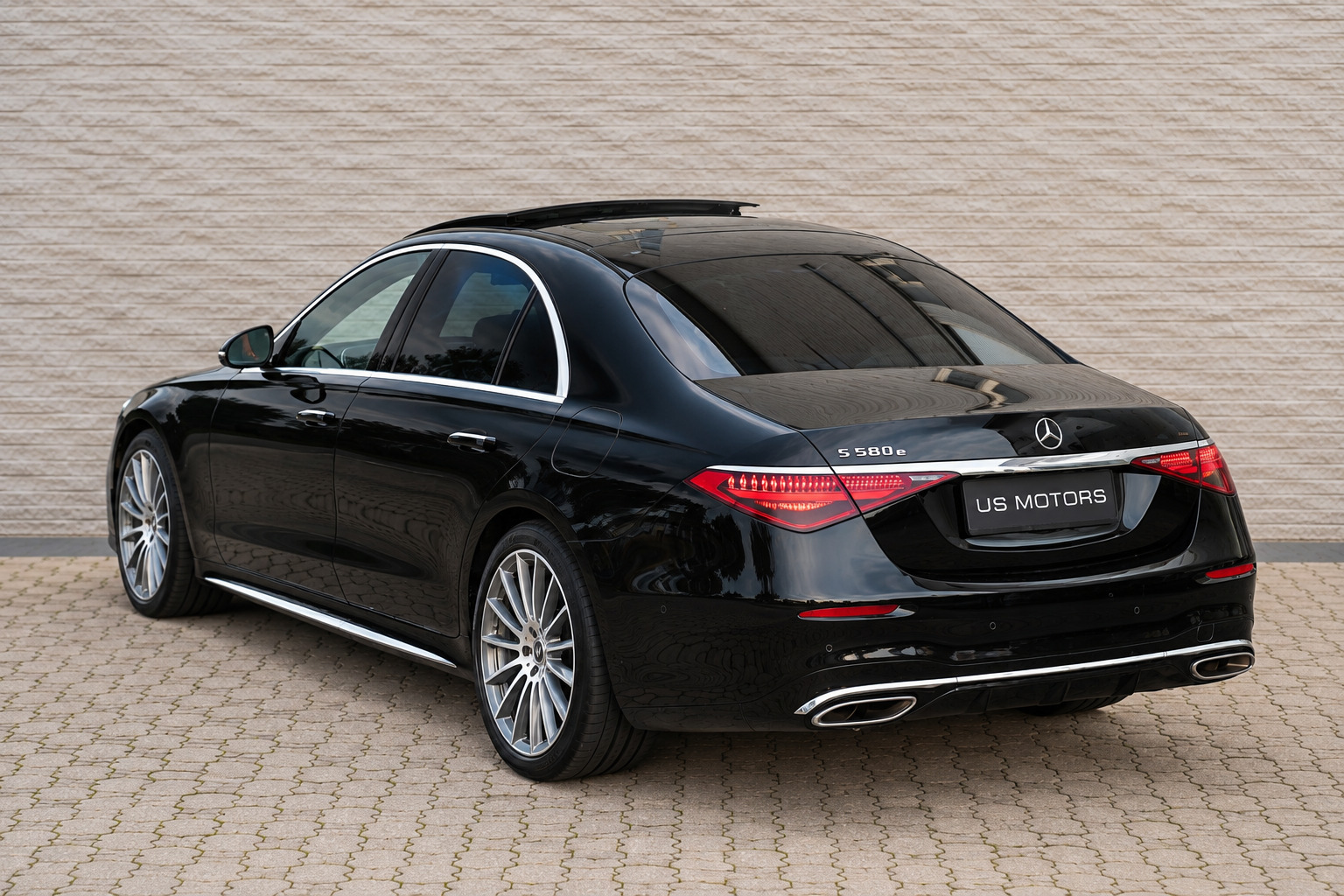 Sort Mercedes S580 e fra 2021