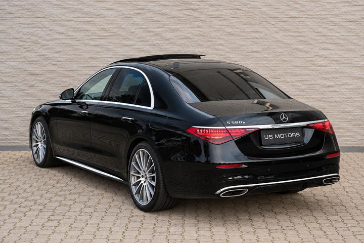 Sort Mercedes S580 e fra 2021