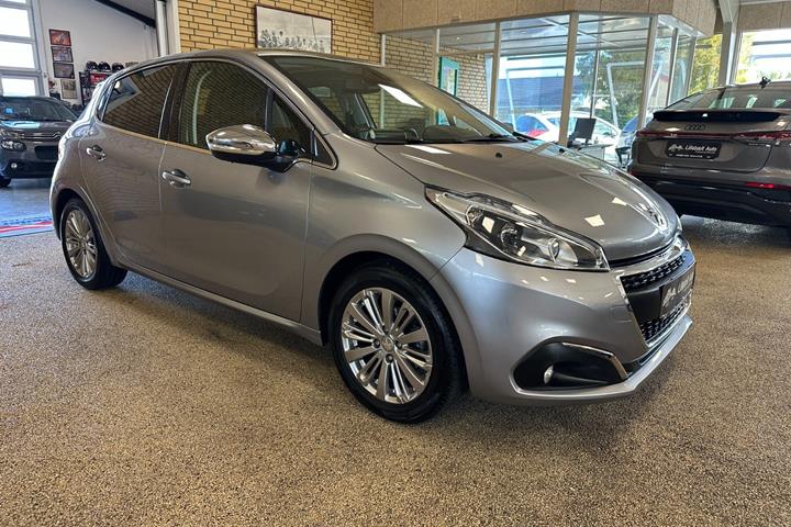Grå Peugeot 208 fra 2019