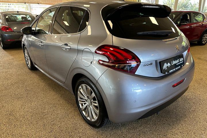 Grå Peugeot 208 fra 2019