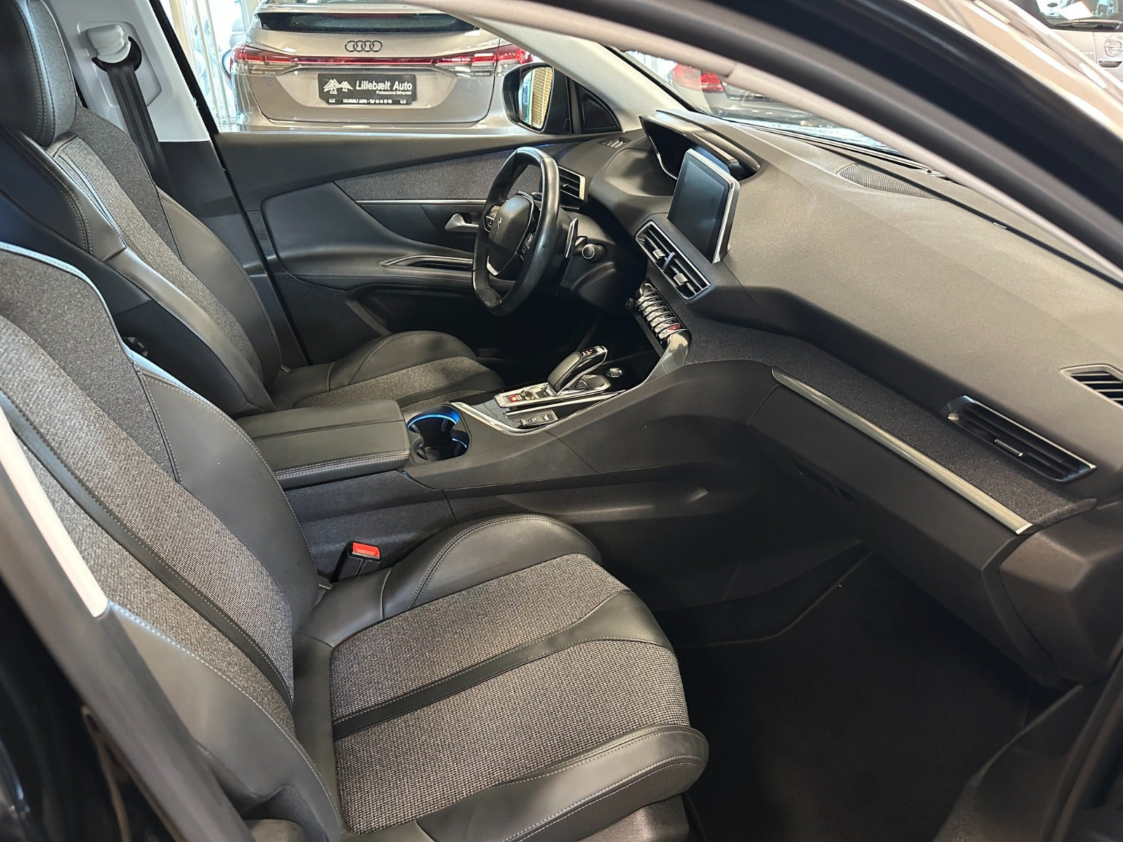 Sort Peugeot 3008 fra 2020