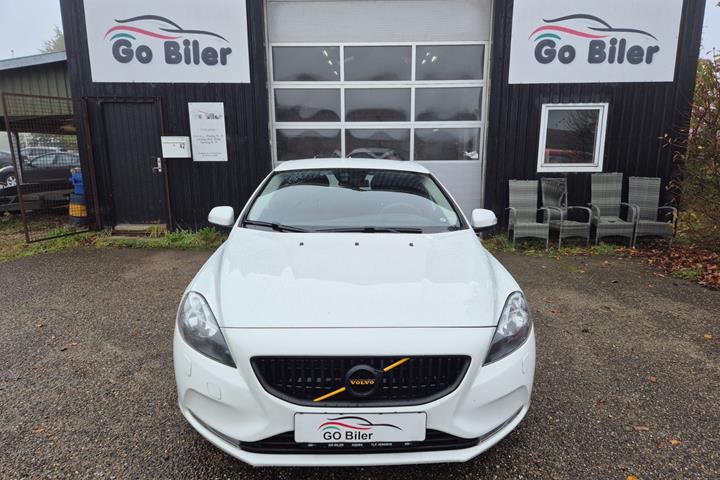 Grøn Volvo V40 fra 2017