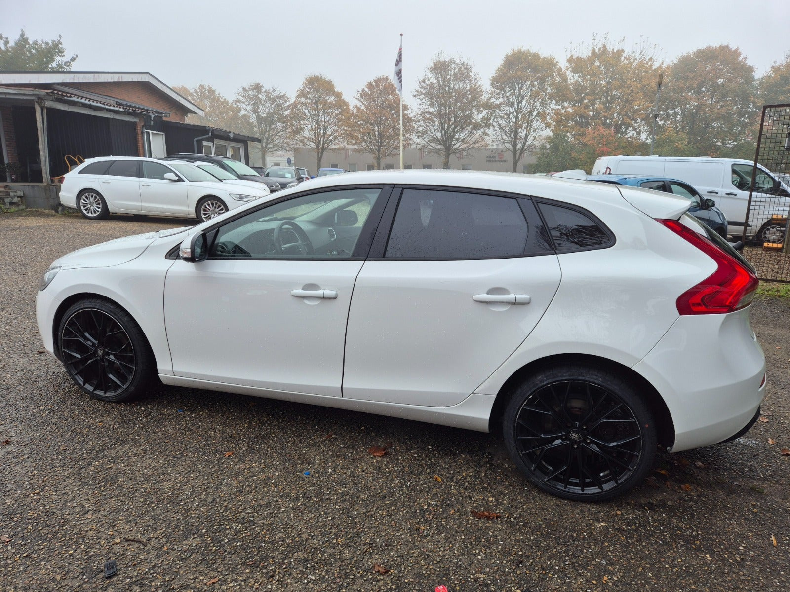 Grøn Volvo V40 fra 2017