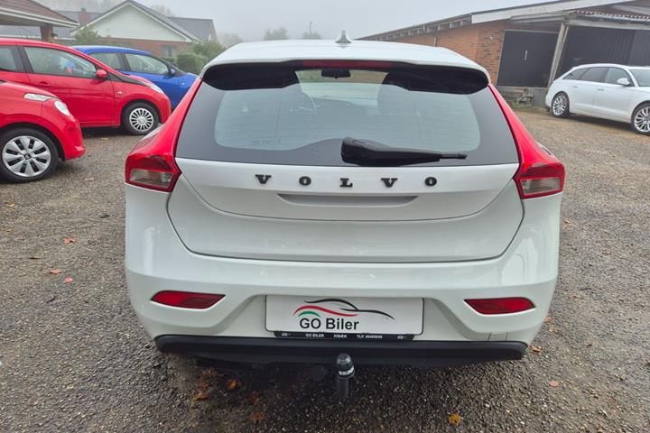 Grøn Volvo V40 fra 2017