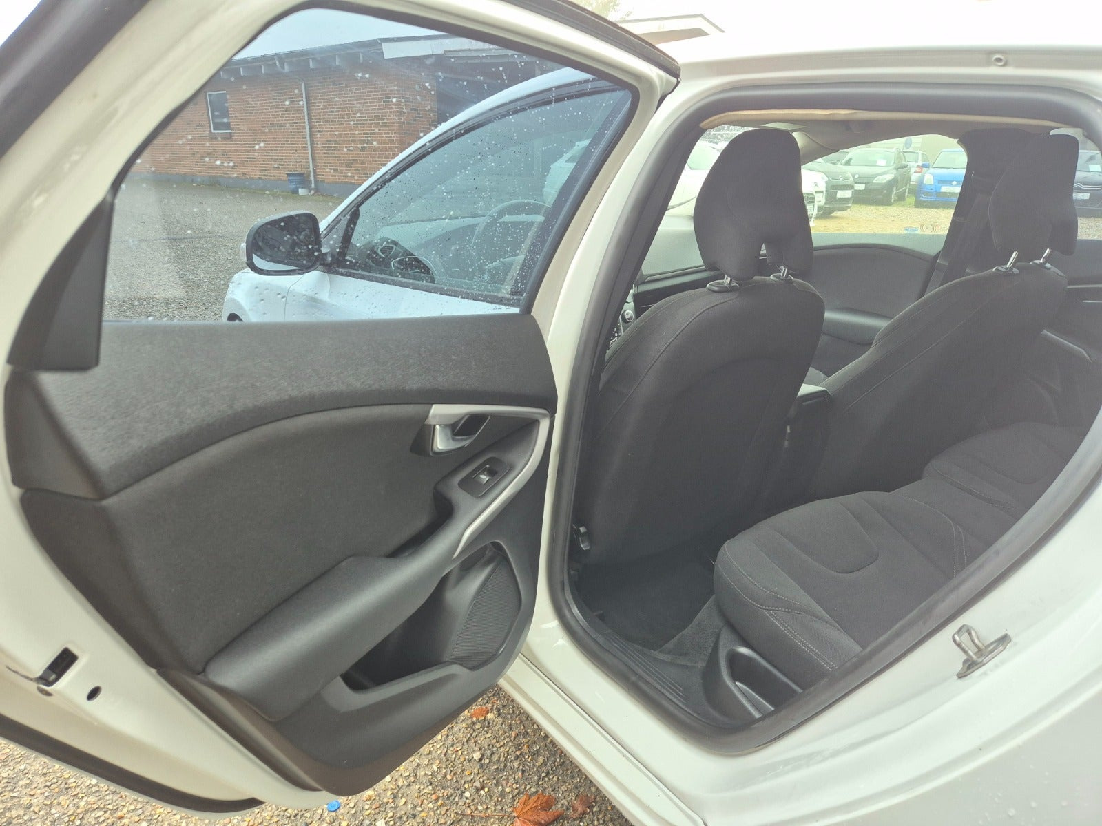 Grøn Volvo V40 fra 2017