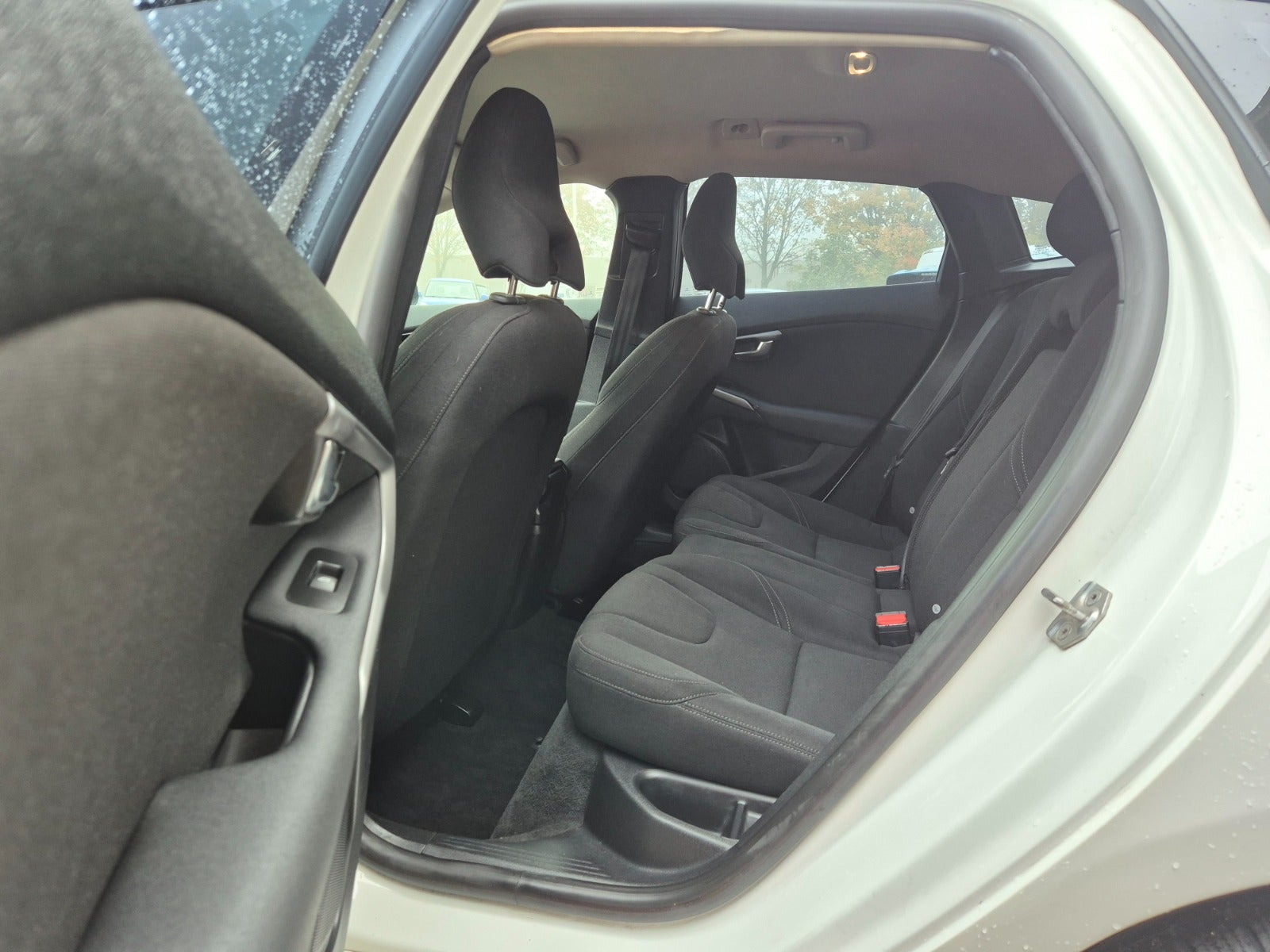 Grøn Volvo V40 fra 2017