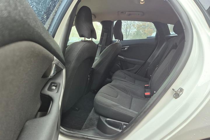 Grøn Volvo V40 fra 2017