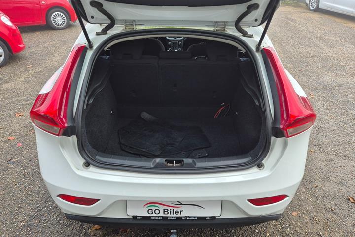 Grøn Volvo V40 fra 2017