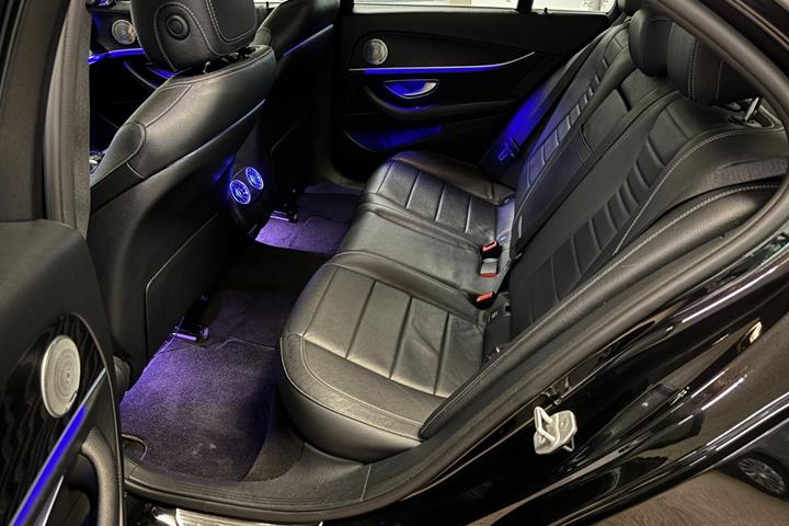 Sort Mercedes E220 d fra 2016
