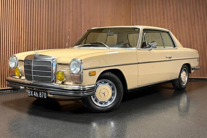 Brun Mercedes 250 CE fra 1971