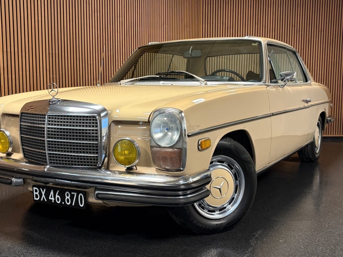 Brun Mercedes 250 CE fra 1971