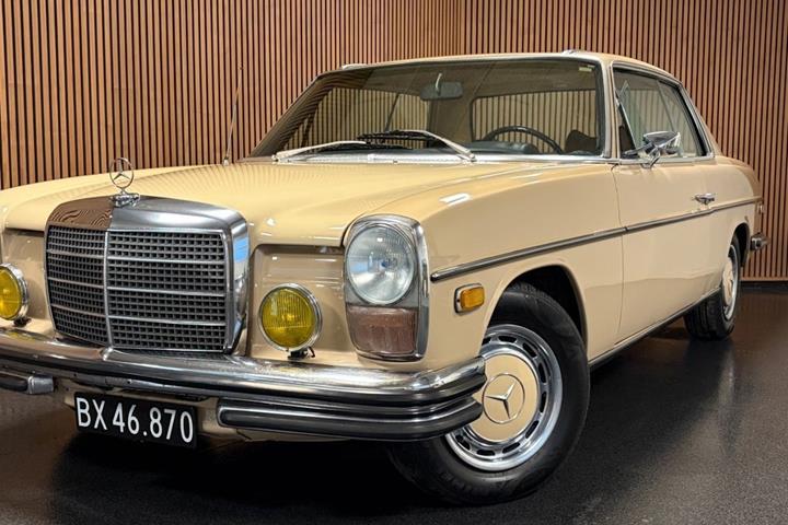 Brun Mercedes 250 CE fra 1971