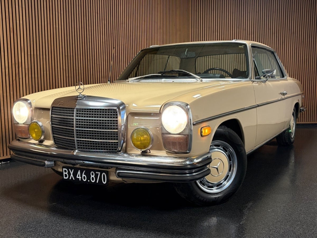 Brun Mercedes 250 CE fra 1971