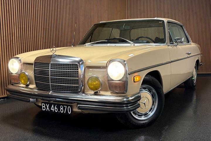 Brun Mercedes 250 CE fra 1971