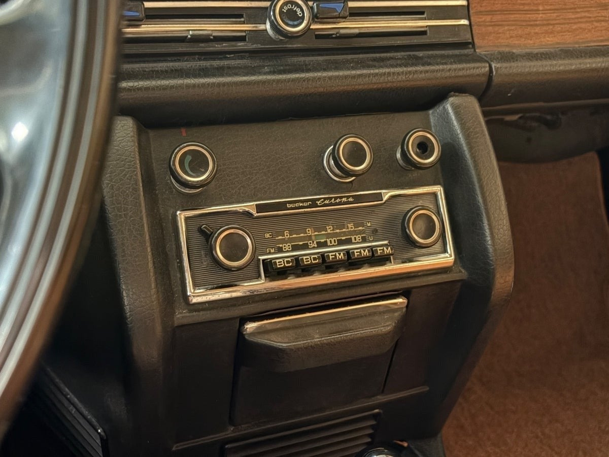 Brun Mercedes 250 CE fra 1971