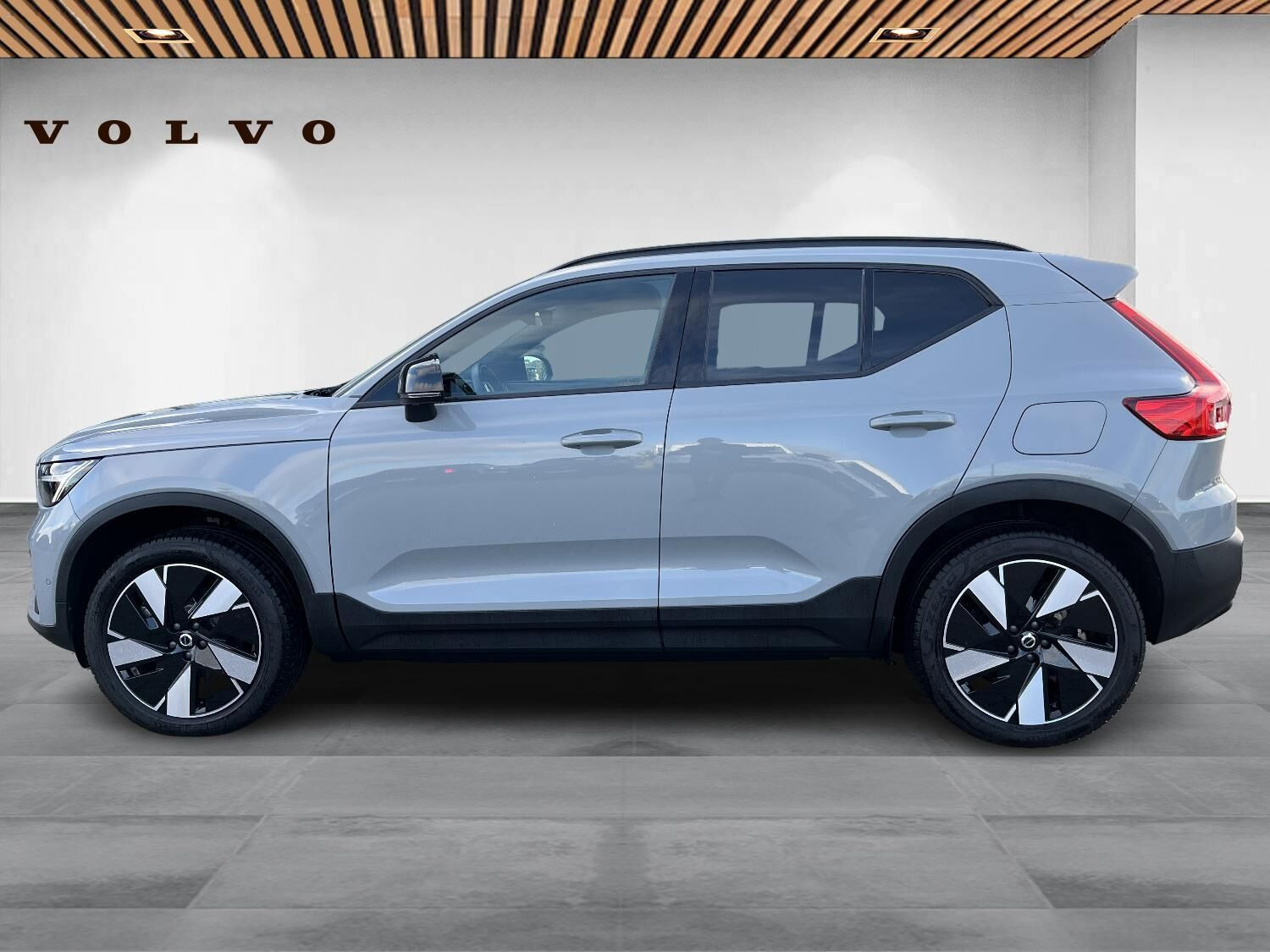 Grå Volvo EX40 fra 2025