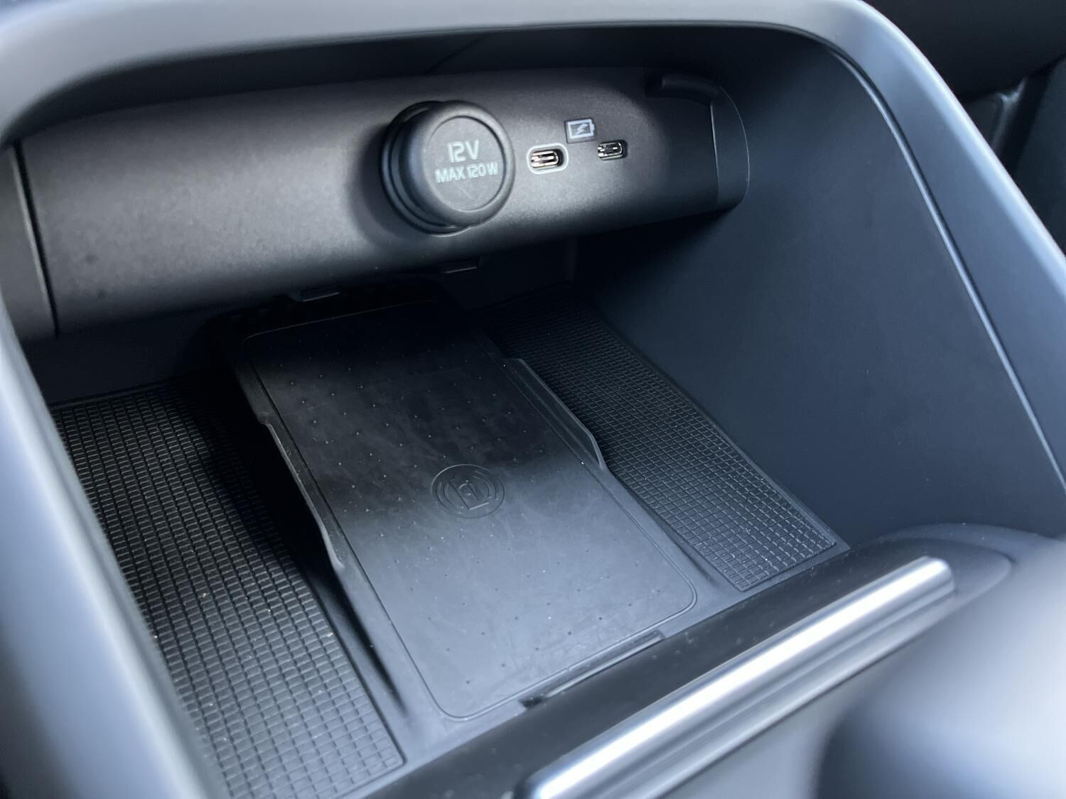 Grå Volvo EX40 fra 2025