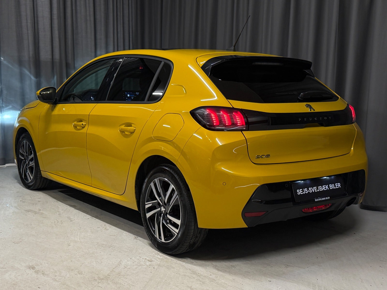 Gul Peugeot 208 fra 2021