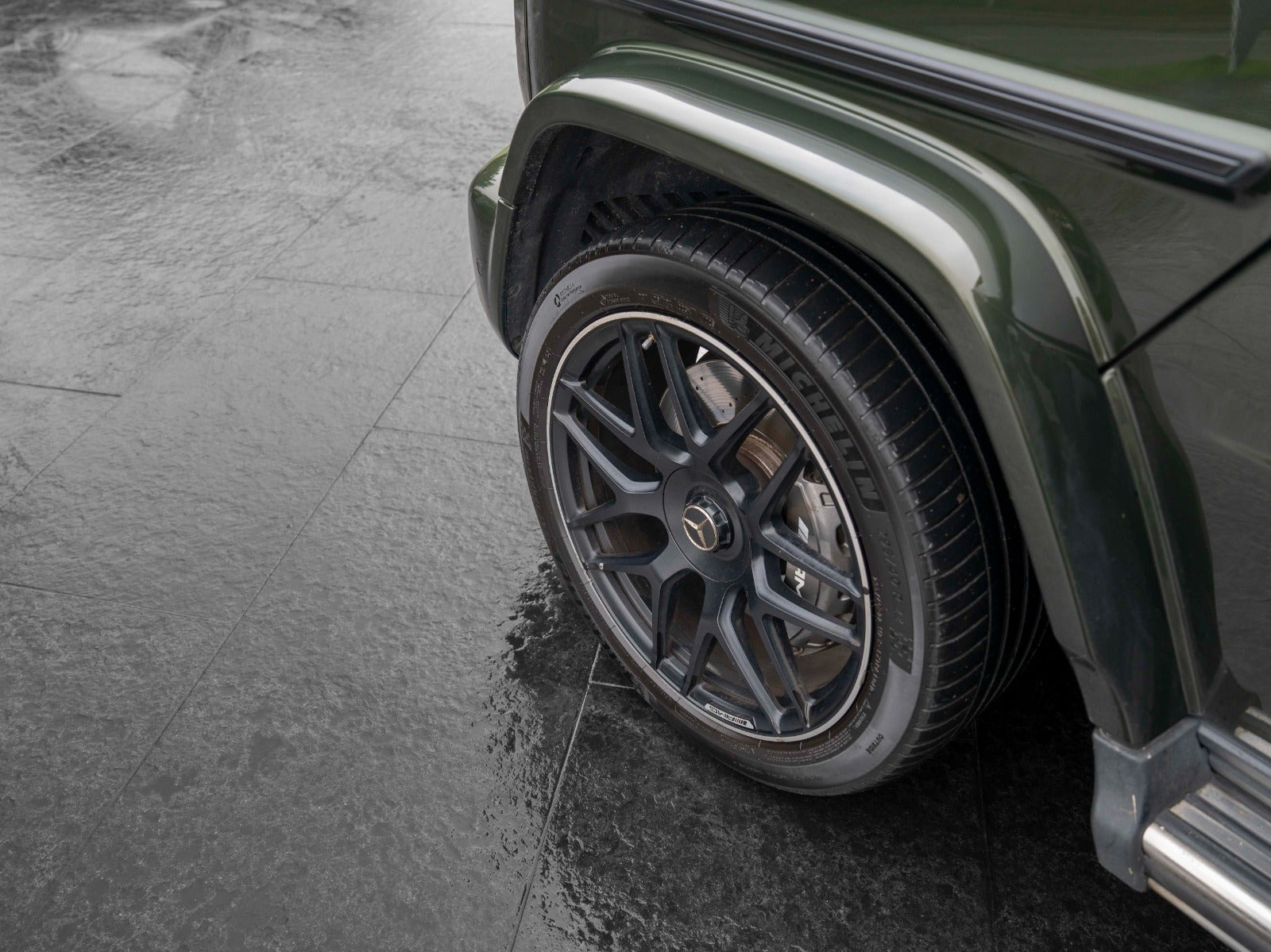 Grøn Mercedes G63 fra 2018