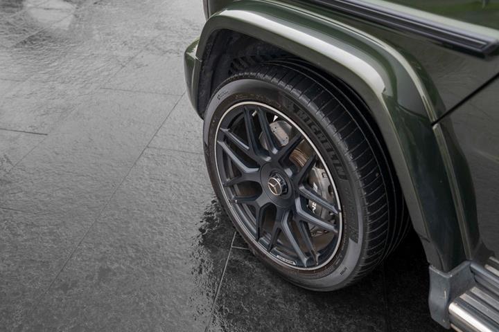 Grøn Mercedes G63 fra 2018