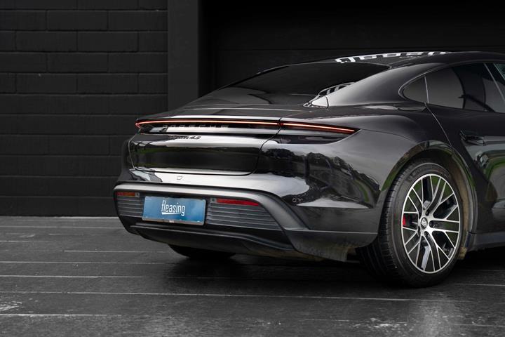 Sort Porsche Taycan 4S fra 2021