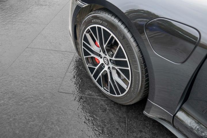 Sort Porsche Taycan 4S fra 2021