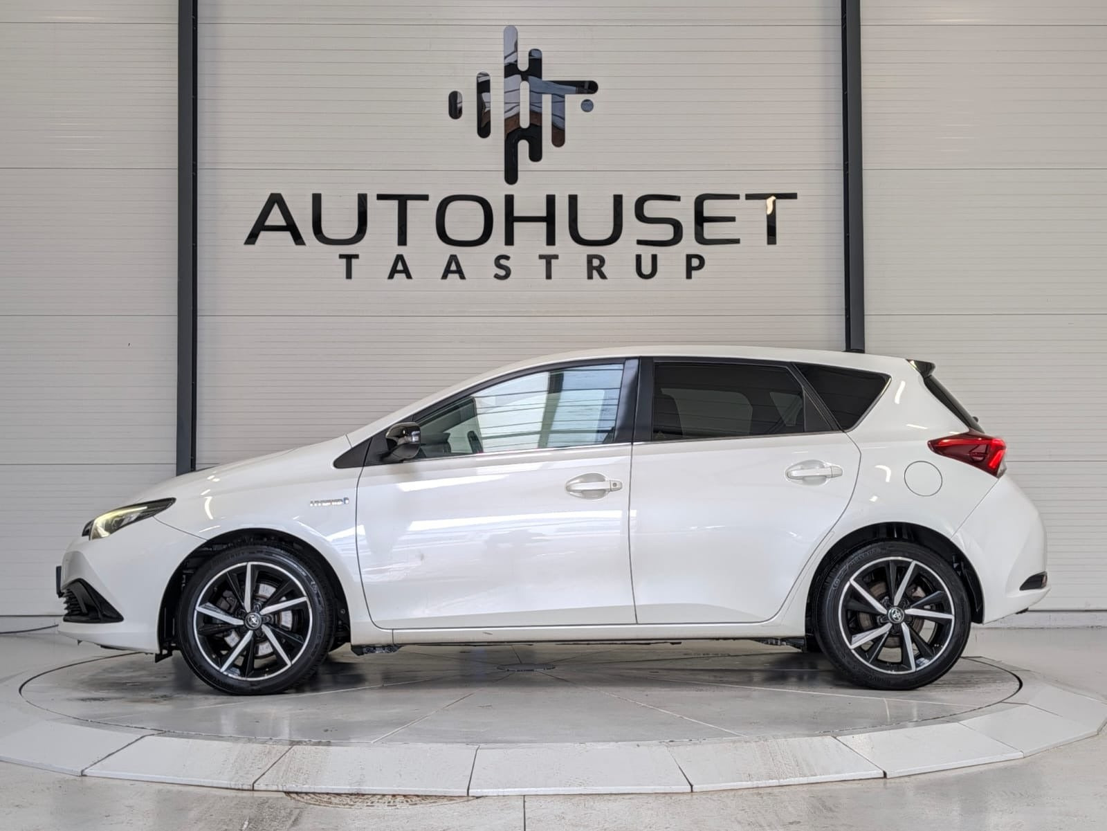 Hvid Toyota Auris fra 2017