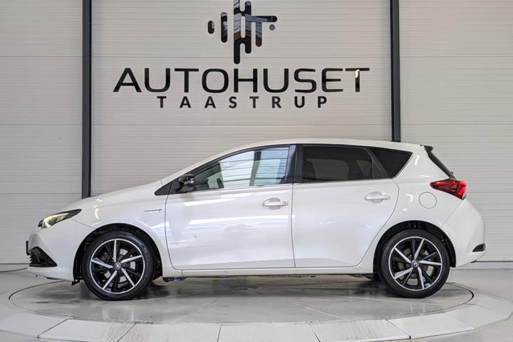 Hvid Toyota Auris fra 2017