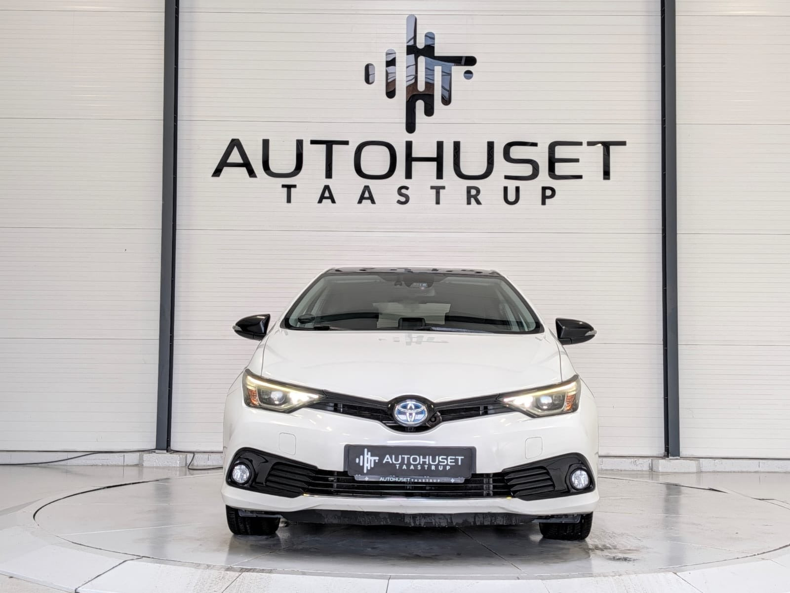 Hvid Toyota Auris fra 2017