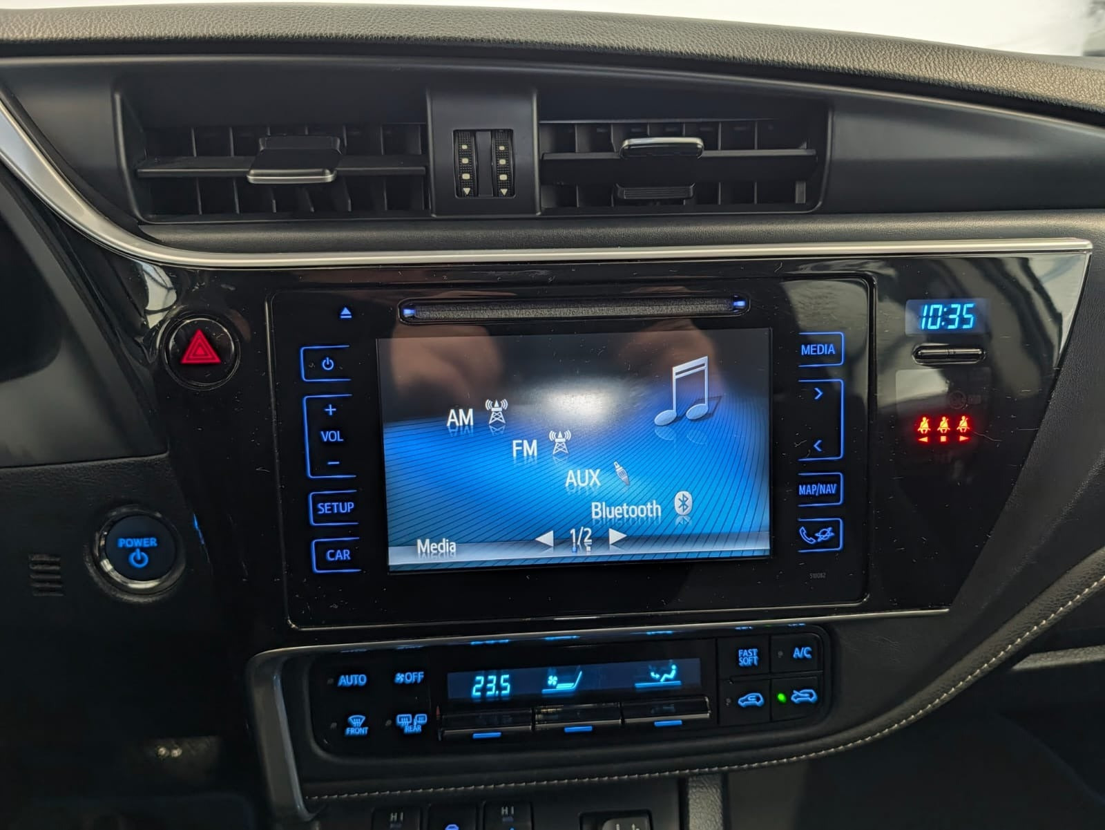 Hvid Toyota Auris fra 2017