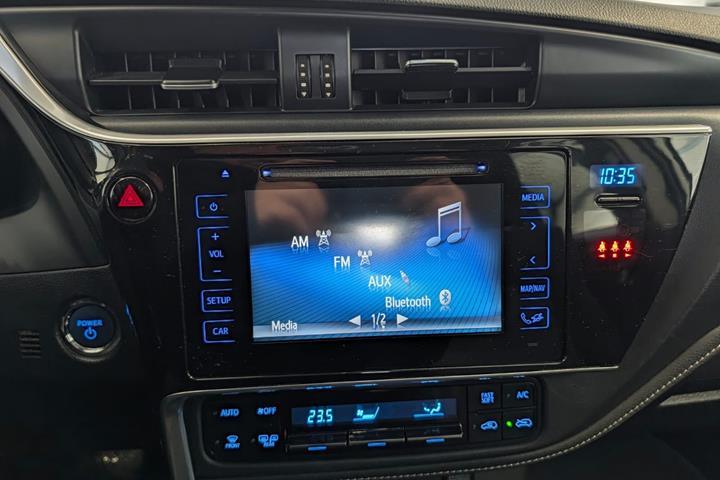 Hvid Toyota Auris fra 2017