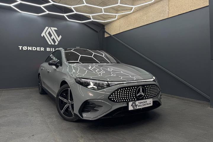Grå Mercedes CLA250+ fra 2025
