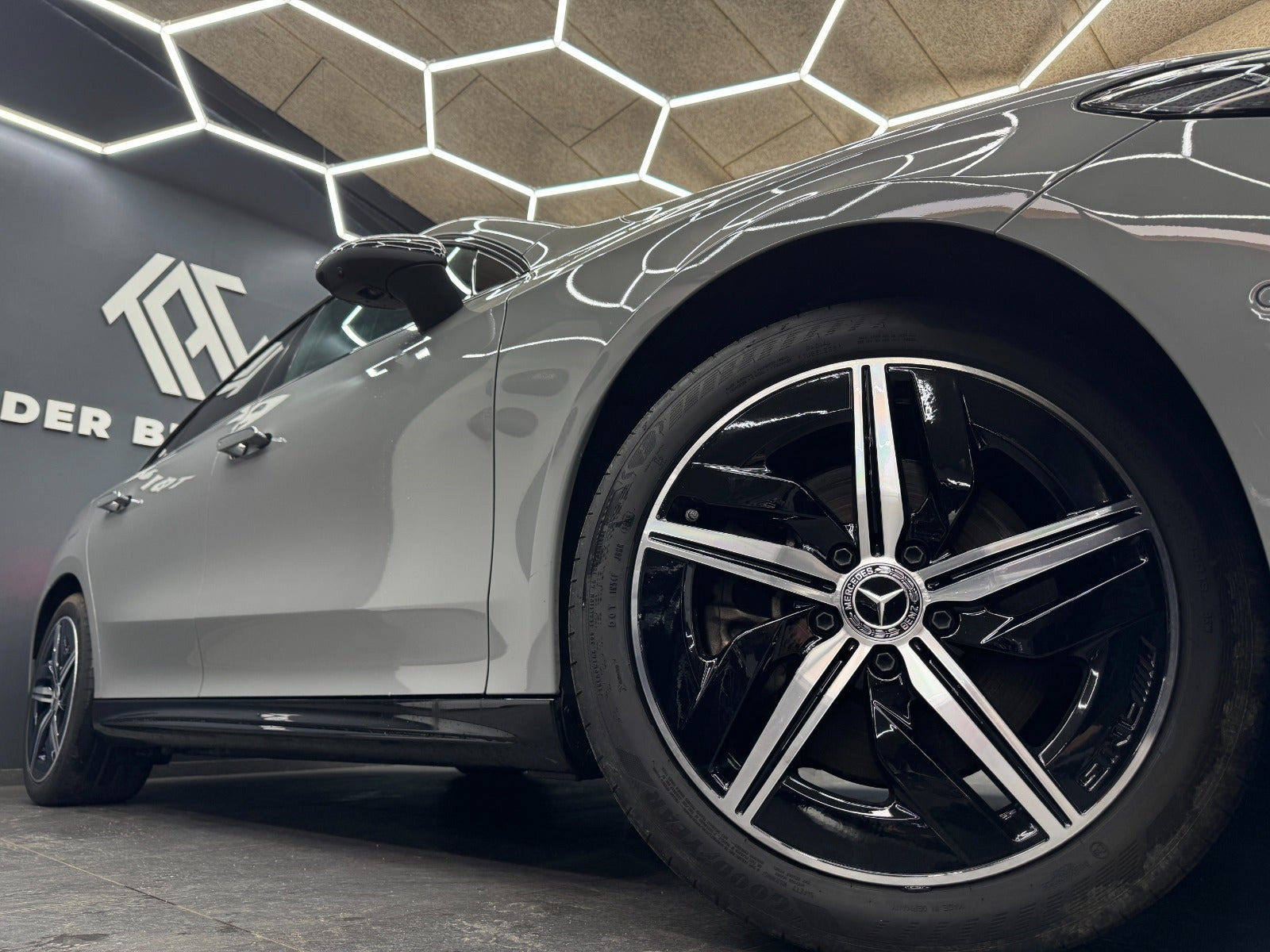 Grå Mercedes CLA250+ fra 2025