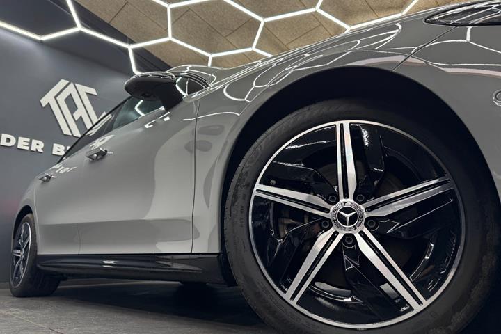 Grå Mercedes CLA250+ fra 2025