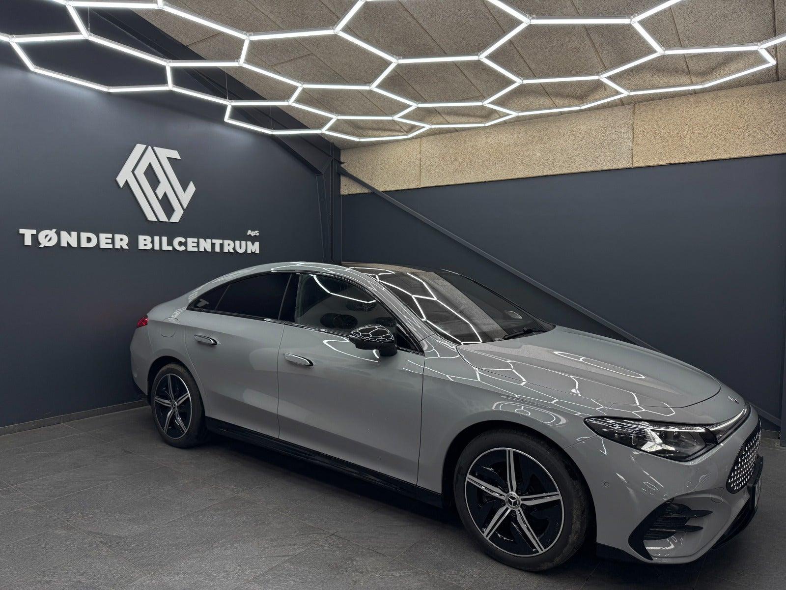 Grå Mercedes CLA250+ fra 2025