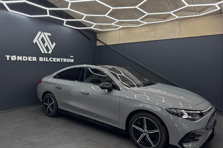 Grå Mercedes CLA250+ fra 2025